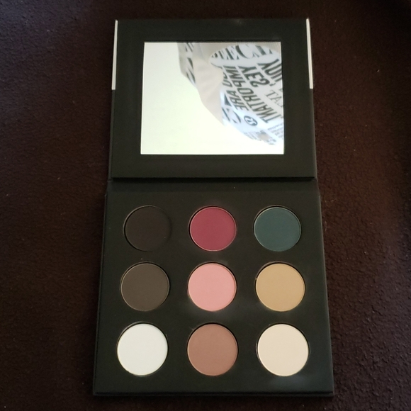 Make Up For Ever Eyeshadow Palette - Picture 2 of 3